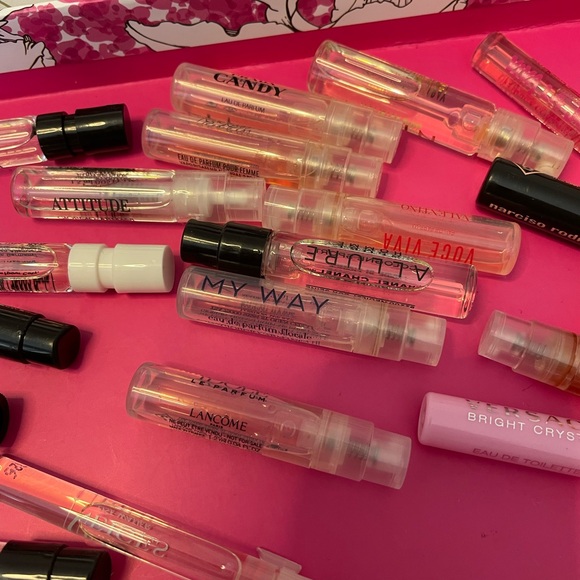 Assorted Women's Fragrance Sample Set - Picture 4 of 5